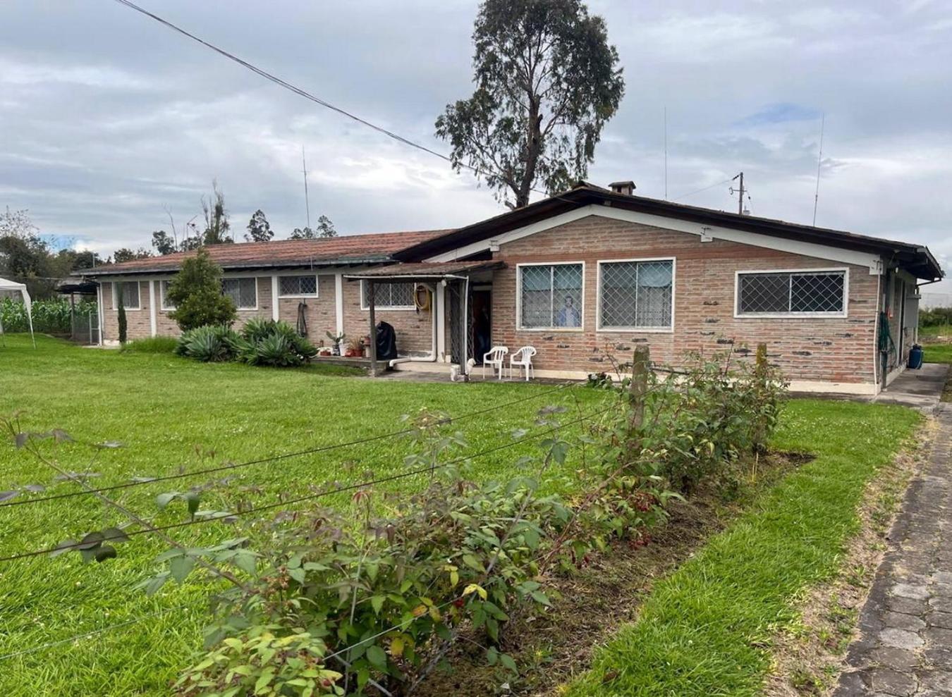 Quito Eco Lodge Airport - B&B Tababela Exterior photo